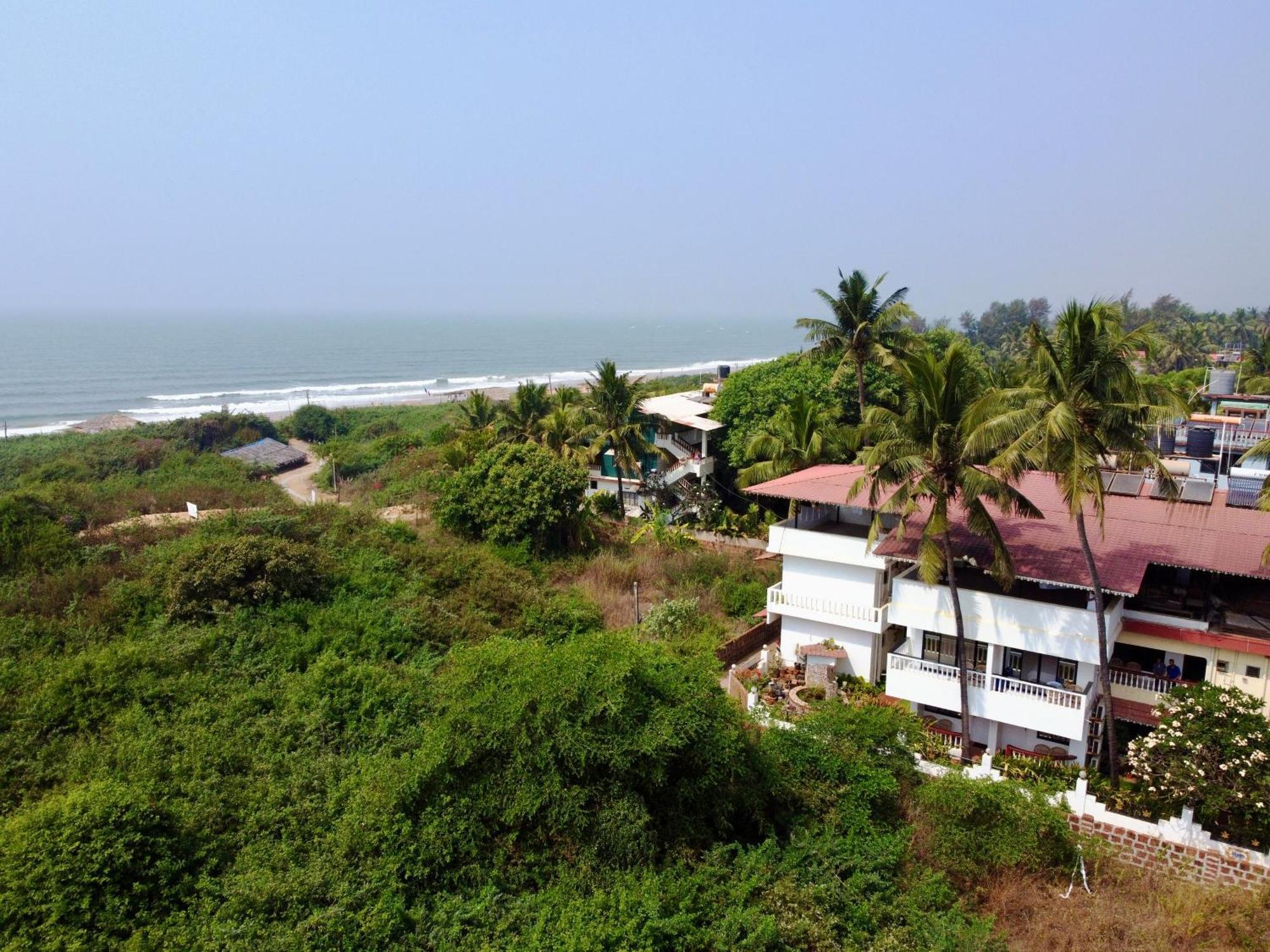 Shanu'S Seaside Inn - A Guesthouse, 100 Metres To Candolim Beach Exterior photo